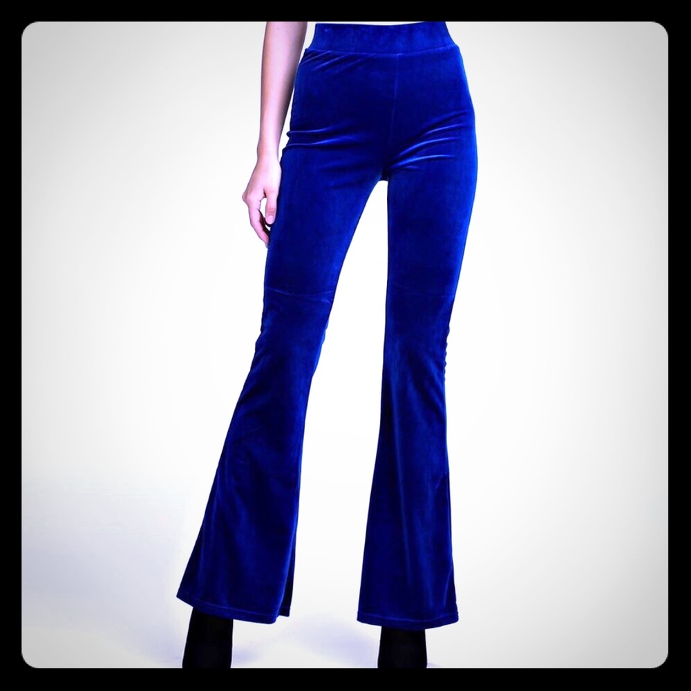 Blue velvet flared pants 💙